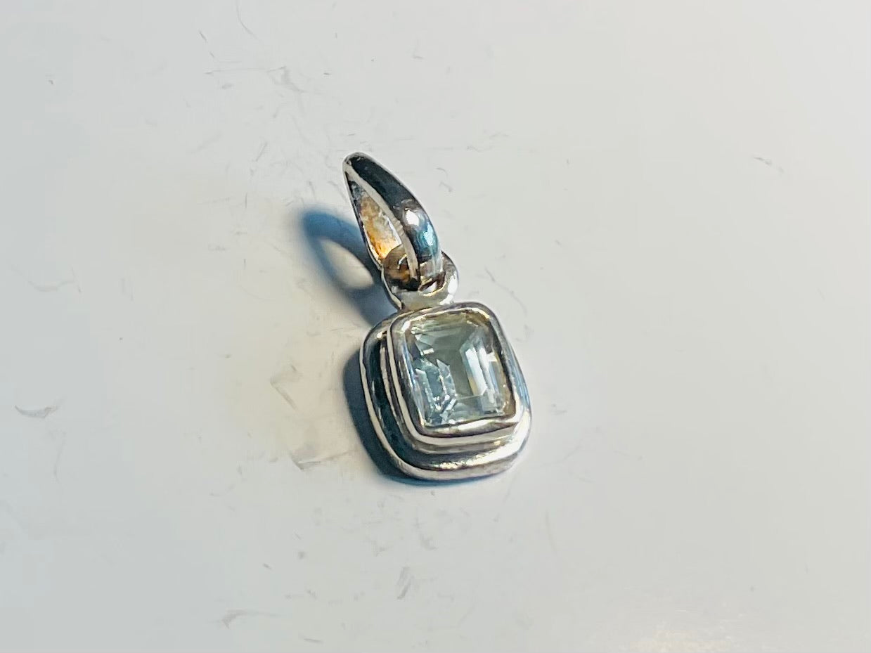 Aquamarine pendant