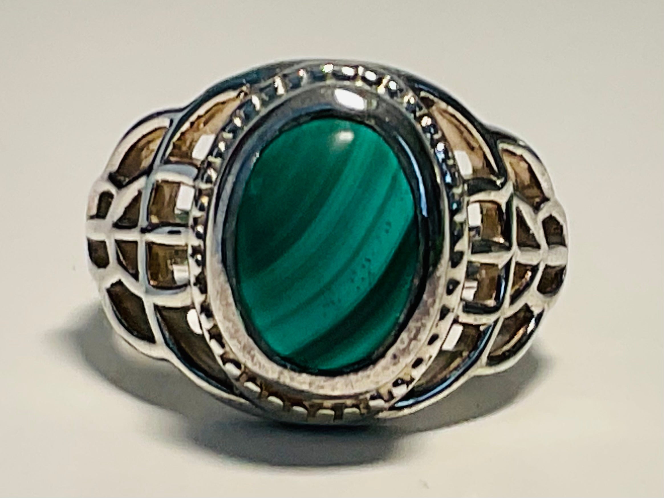 Malachite ring design 1